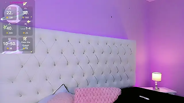 DaniielaV online show from September 2025 01:01:01 PM