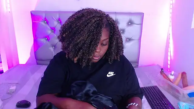 ebony NeighborMoans online show from October 2025 03:15:02 AM