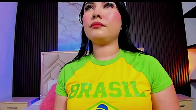 MiaaFarrel online show from December 2025 06:23:01 PM