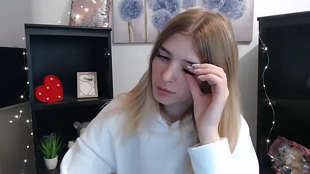 JuiceLips   online show from November 2025 12:15:02 PM