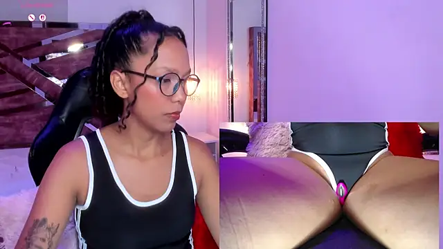 NovaLyn online show from October 2025 04:31:02 AM