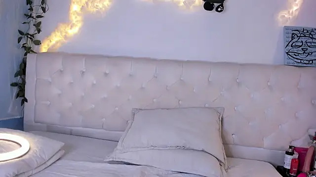 AleAurarashi online show from December 2025 03:57:01 AM