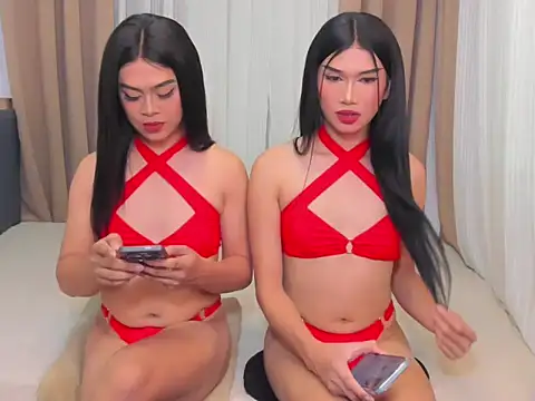 Snapshot of MaxCollins chatting on January 2026 05:27:02 PM MaxCollins online show from January 2026 05:27:02 PM