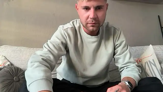 Snapshot of RioBlaze chatting on September 2025 05:01:02 PM RioBlaze online show from September 2025 05:01:02 PM