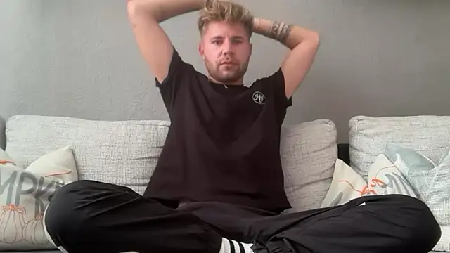 Snapshot of RioBlaze chatting on September 2025 01:01:01 PM RioBlaze online show from September 2025 01:01:01 PM