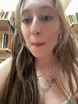 Snapshot of FroggyAnna chatting on May 2026 04:23:01 PM FroggyAnna online show from May 2026 04:23:01 PM