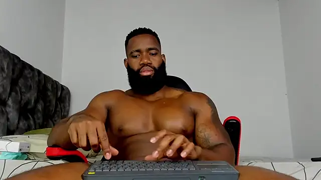 Snapshot of james_musclebbc chatting on February 2026 12:14:02 AM james musclebbc online show from February 2026 12:14:02 AM