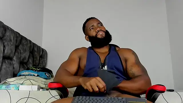 Snapshot of james_musclebbc chatting on February 2026 02:15:02 AM james musclebbc online show from February 2026 02:15:02 AM