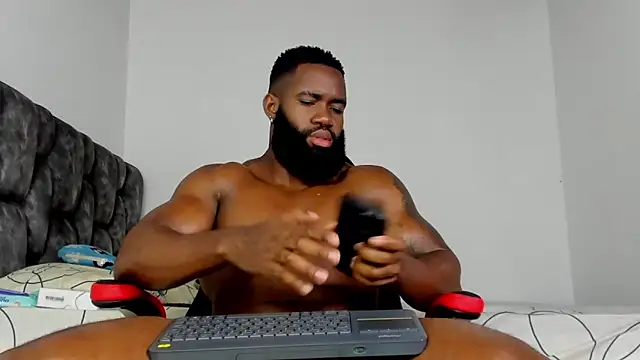 Snapshot of james_musclebbc chatting on February 2026 10:58:02 PM james musclebbc online show from February 2026 10:58:02 PM