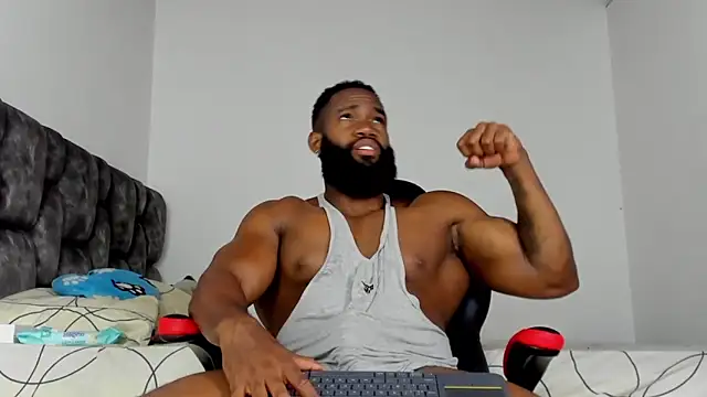 Snapshot of james_musclebbc chatting on February 2026 05:42:01 PM james musclebbc online show from February 2026 05:42:01 PM