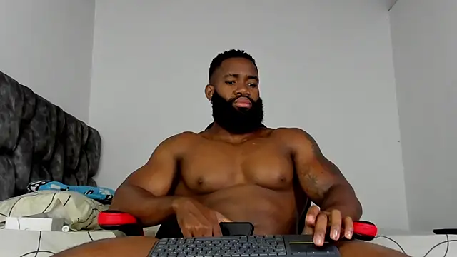 Snapshot of james_musclebbc chatting on February 2026 05:20:02 PM james musclebbc online show from February 2026 05:20:02 PM