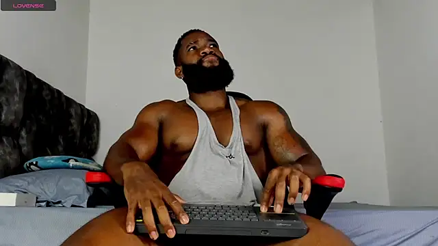 Snapshot of james_musclebbc chatting on June 2026 12:18:01 PM james musclebbc online show from June 2026 12:18:01 PM