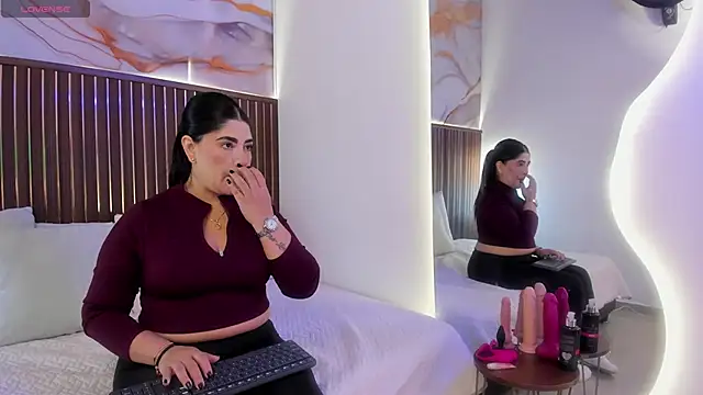 Roxie-NS online show from October 2025 12:23:01 PM