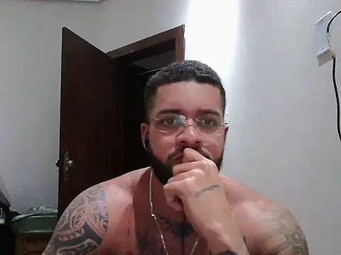 Snapshot of Mitt1993b chatting on September 2025 08:30:01 PM Mitt1993b online show from September 2025 08:30:01 PM