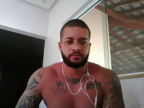 Snapshot of Mitt1993b chatting on September 2025 05:02:02 PM Mitt1993b online show from September 2025 05:02:02 PM