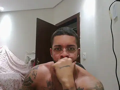 Snapshot of Mitt1993b chatting on October 2025 05:35:01 PM Mitt1993b online show from October 2025 05:35:01 PM