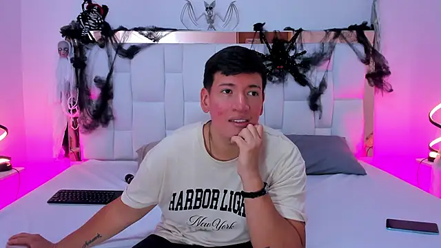 ZoeandEthan online show from October 2025 06:31:01 PM