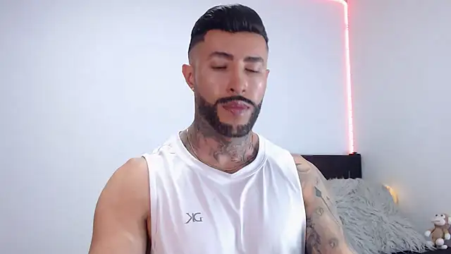 andrea de lucaa online show from October 2025 02:41:02 AM