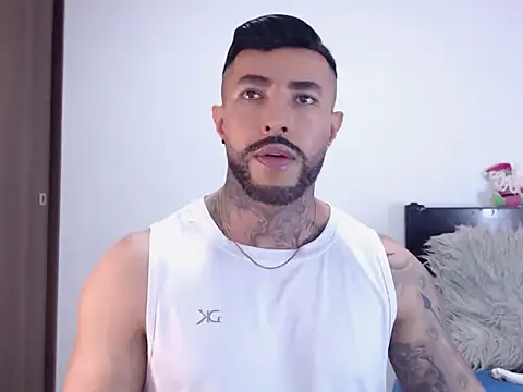 andrea de lucaa online show from December 2025 04:09:01 AM