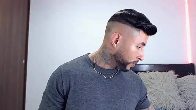 andrea de lucaa online show from December 2025 02:16:01 AM