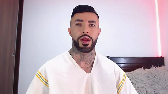 andrea de lucaa online show from February 2026 04:10:01 AM