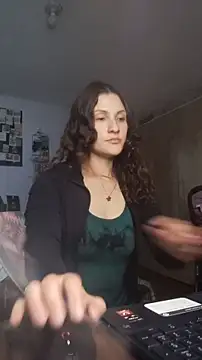 lindasyt online show from February 2026 02:33:01 AM