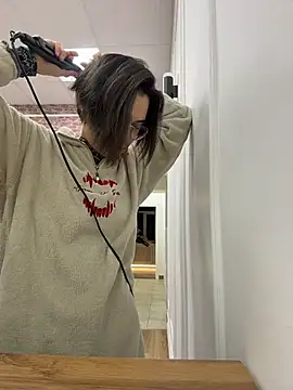 Snapshot of VioletAsh chatting on January 2026 04:27:01 AM VioletAsh online show from January 2026 04:27:01 AM