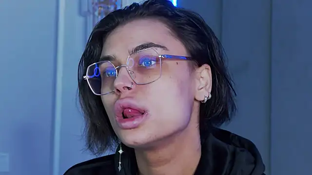 Snapshot of VioletAsh chatting on February 2026 04:27:01 AM VioletAsh online show from February 2026 04:27:01 AM