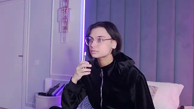 Snapshot of VioletAsh chatting on February 2026 04:27:02 AM VioletAsh online show from February 2026 04:27:02 AM