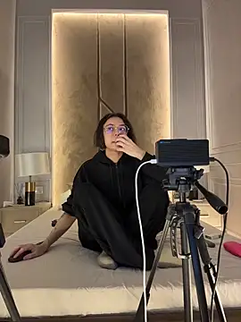 Snapshot of VioletAsh chatting on February 2026 04:16:02 AM VioletAsh online show from February 2026 04:16:02 AM