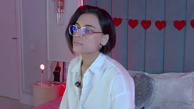 Snapshot of VioletAsh chatting on February 2026 04:43:01 AM VioletAsh online show from February 2026 04:43:01 AM