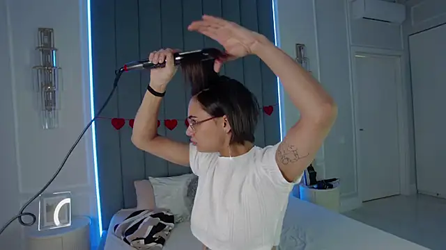 Snapshot of VioletAsh chatting on February 2026 04:55:01 AM VioletAsh online show from February 2026 04:55:01 AM