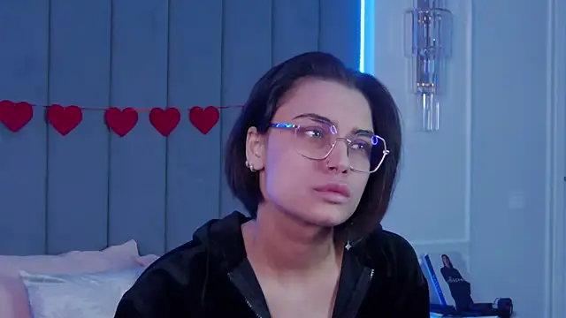 Snapshot of VioletAsh chatting on February 2026 05:08:01 AM VioletAsh online show from February 2026 05:08:01 AM