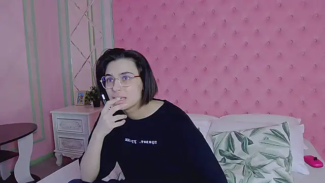 Snapshot of VioletAsh chatting on March 2026 05:09:02 AM VioletAsh online show from March 2026 05:09:02 AM