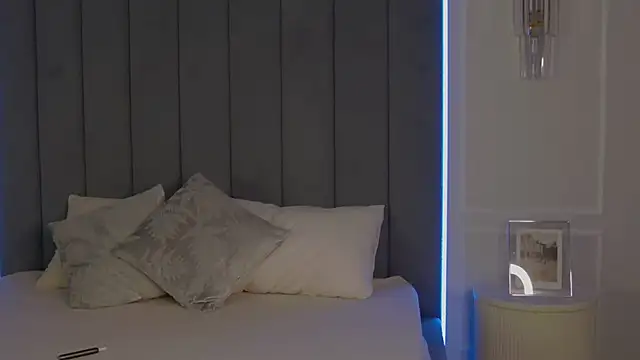 VioletAsh online show from March 2026 04:24:04 AM