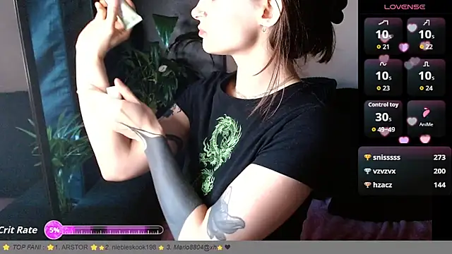 Snapshot of __Leyla__ chatting on April 2026 06:09:02 PM Leyla online show from April 2026 06:09:02 PM