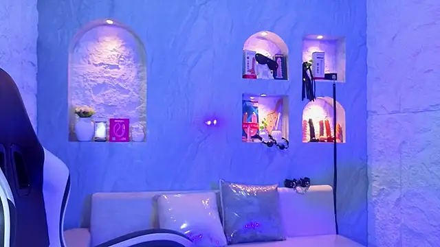 Sophia tf online show from March 2026 01:06:02 PM