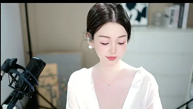 abbyli12 online show from December 2025 04:13:01 PM