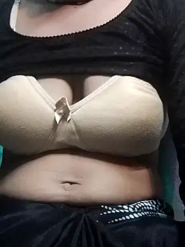 Snapshot of Hut_rotu_cute chatting on October 2025 08:33:02 AM Hut rotu cute online show from October 2025 08:33:02 AM