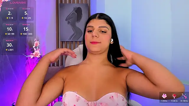 Snapshot of PauliinaBelle_ chatting on May 2026 01:06:02 PM PauliinaBelle online show from May 2026 01:06:02 PM