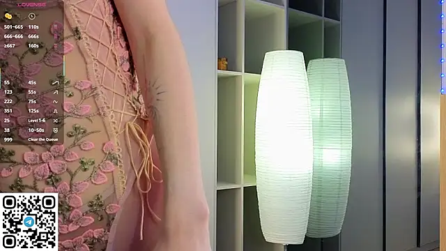 Quinavelle online show from March 2026 06:52:02 AM