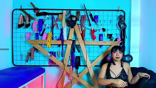 Mrmia bdsm extreme online show from December 2025 01:20:02 PM