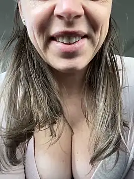 ladywithbigass online show from December 2025 07:47:02 AM