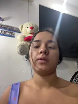 Snapshot of Luciaparker03 chatting on April 2026 01:25:02 PM Luciaparker03 online show from April 2026 01:25:02 PM