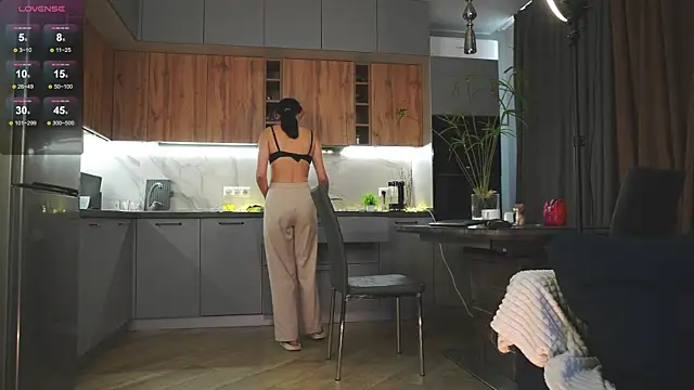 Anny Molly online show from November 2025 06:00:02 AM