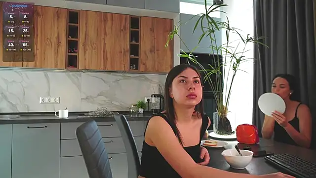 Anny Molly online show from November 2025 06:01:01 AM