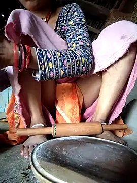 Snapshot of Monika_thakurr chatting on June 2026 02:24:02 AM Monika thakurr online show from June 2026 02:24:02 AM