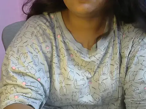 Queenxxx98 online show from April 2026 07:05:02 PM