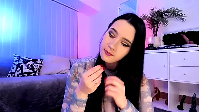 Mary Lori online show from December 2025 07:17:01 AM