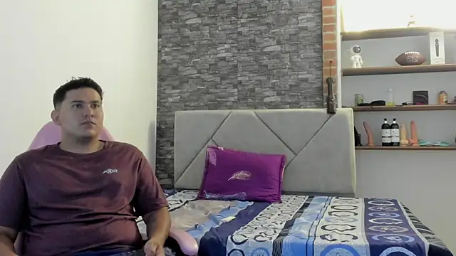 Snapshot of Sexxyy_Couple_ chatting on January 2026 03:20:01 AM Sexxyy Couple online show from January 2026 03:20:01 AM